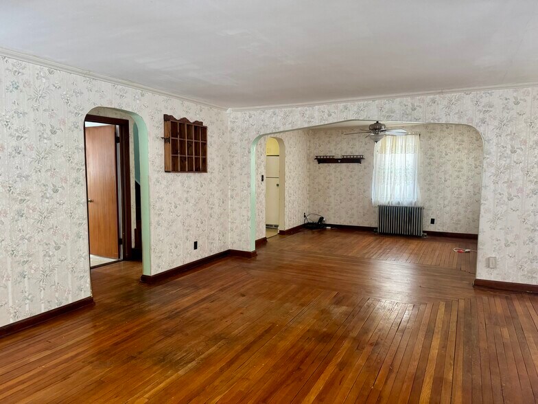 More Photos Of 374 Niles Cortland Rd SE, Warren Specialty For Sale