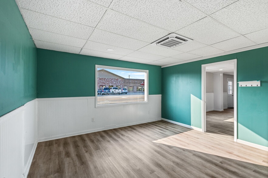 More Photos Of 900 Mulberry St, Loudon Freestanding For Lease