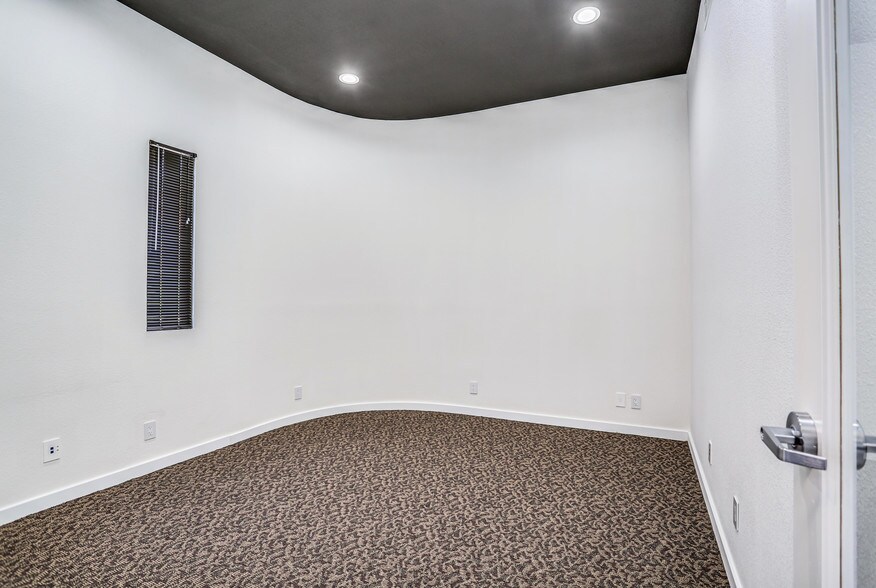 More Photos Of 750 E Tahquitz Canyon Way, Palm Springs Office For Lease