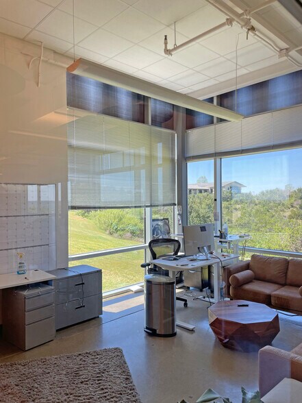 More Photos Of 9225 Bee Caves Rd, Austin Office For Lease