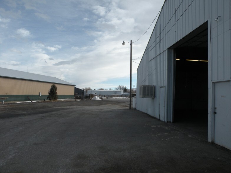 More Photos Of 1720 Main St, Lander Warehouse For Lease