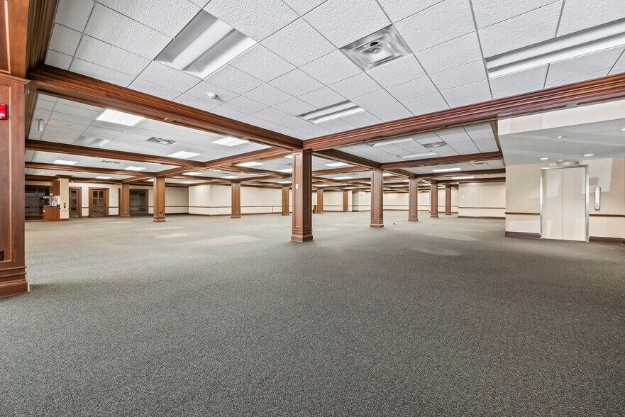 More Photos Of 226 2nd St SE, Cedar Rapids Office For Sale