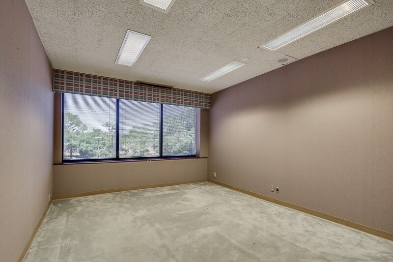 More Photos Of 3796 Lamar Ave, Memphis Office For Sale