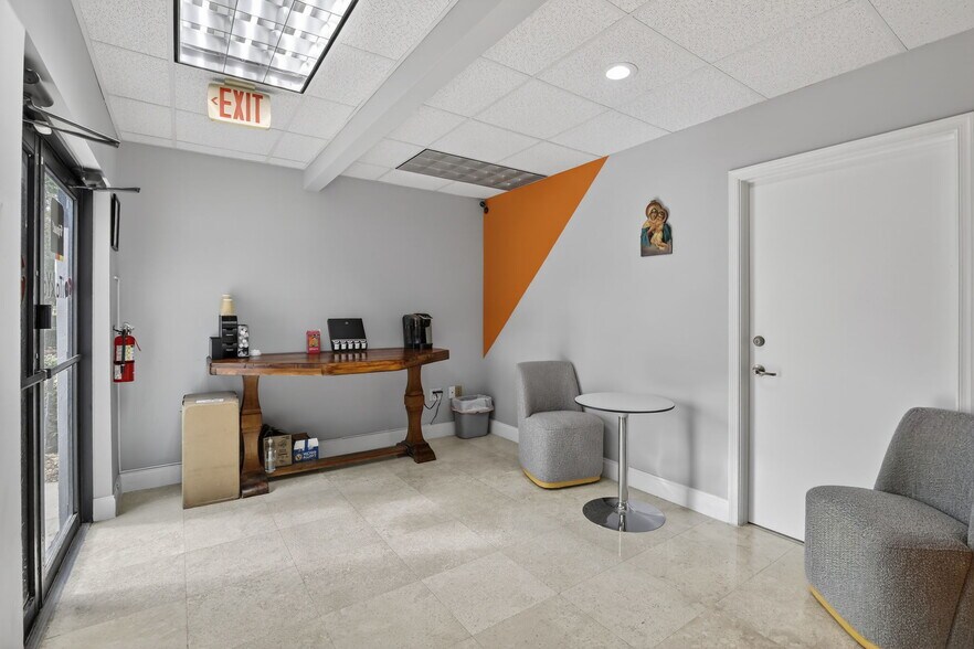 More Photos Of 1007 Shotgun Rd, Sunrise Office For Sale