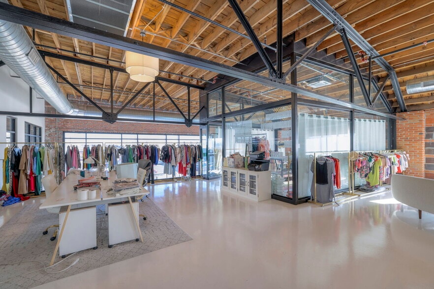 More Photos Of 1604 Locust St, Kansas City Office For Lease