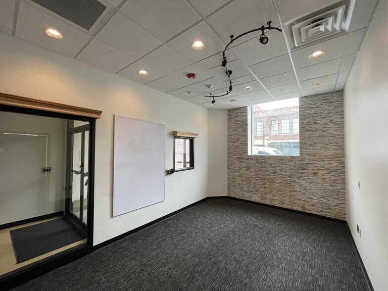 More Photos Of 1720 Wyandotte St, Kansas City Office For Lease