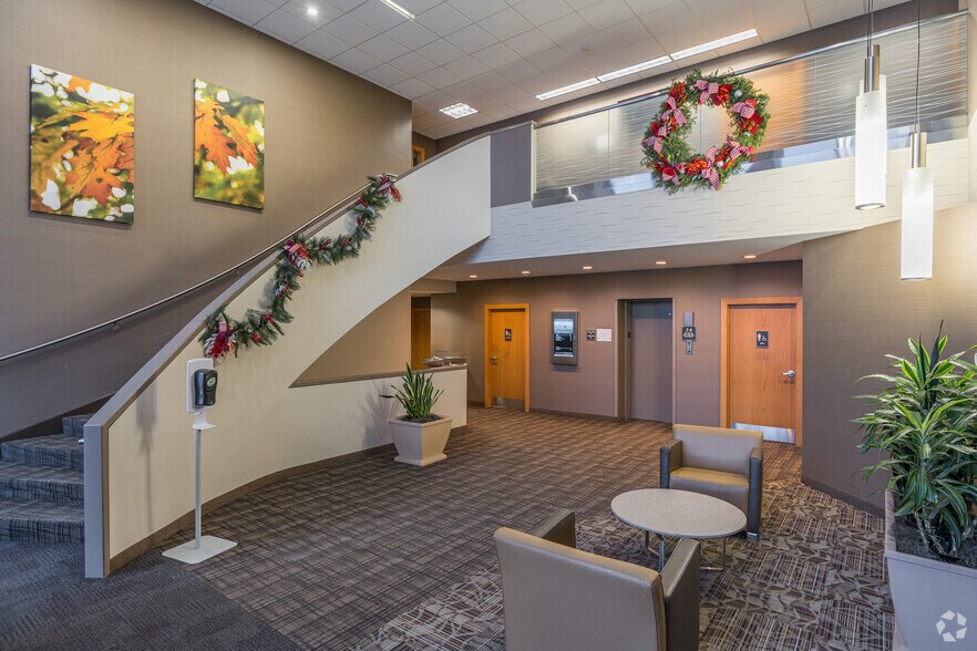 More Photos Of 7850 Metro Pky, Bloomington Office For Lease