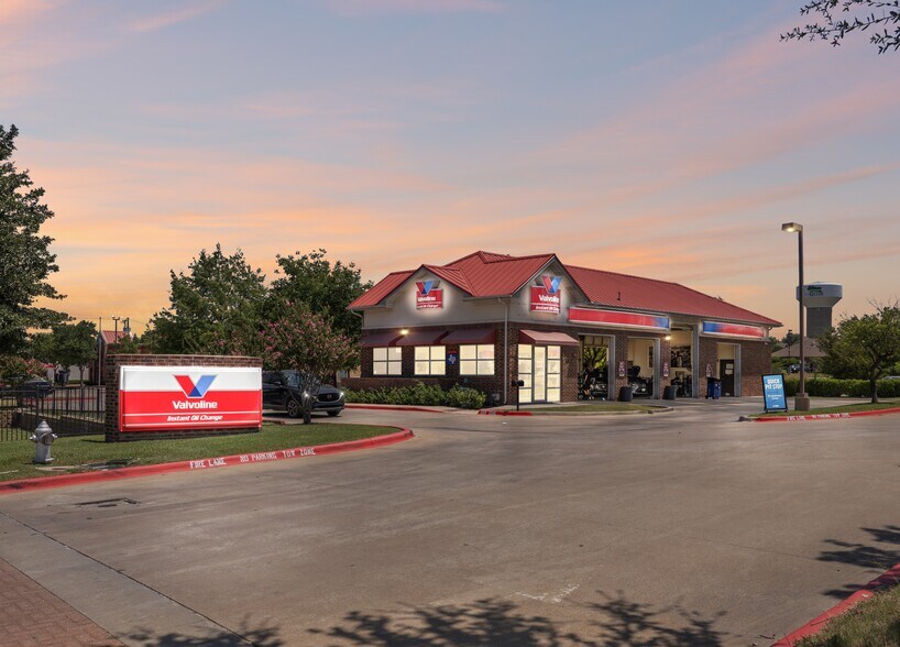 Primary Photo Of 1175 S Main St, Keller Auto Repair For Sale