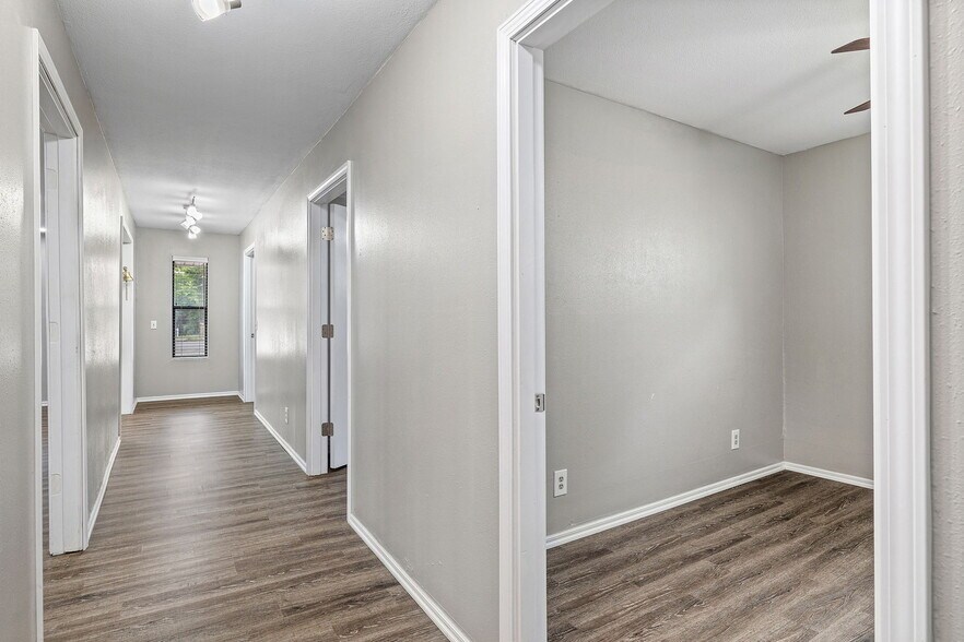 More Photos Of 1600 S Choctaw Ave, El Reno Office For Sale