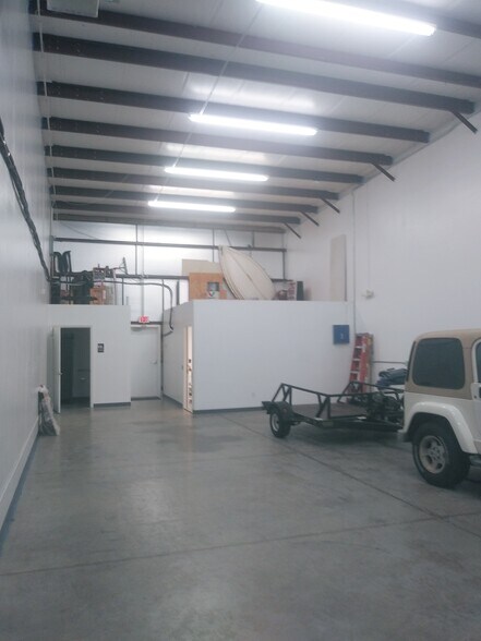 More Photos Of 2787 N Airport Rd, Fort Myers Warehouse For Lease