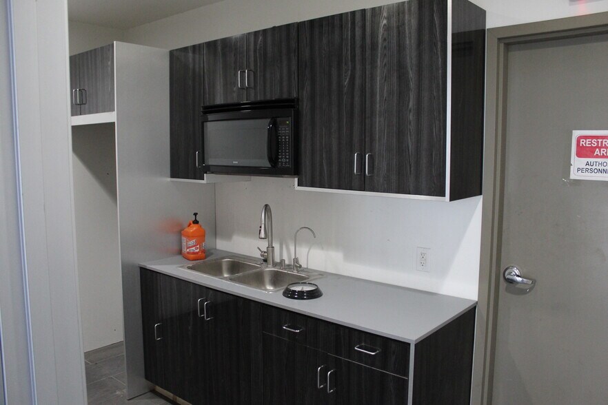 More Photos Of 2919 N Lamb Blvd, Las Vegas Warehouse For Lease