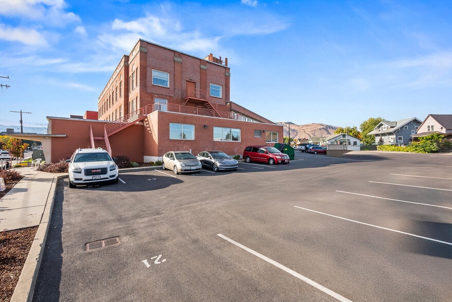More Photos Of 300 S Okanogan Ave, Wenatchee Office For Sale