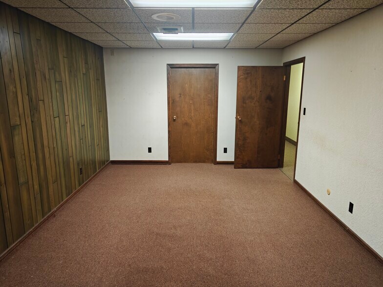 More Photos Of 208 1st St, McCook Office For Sale