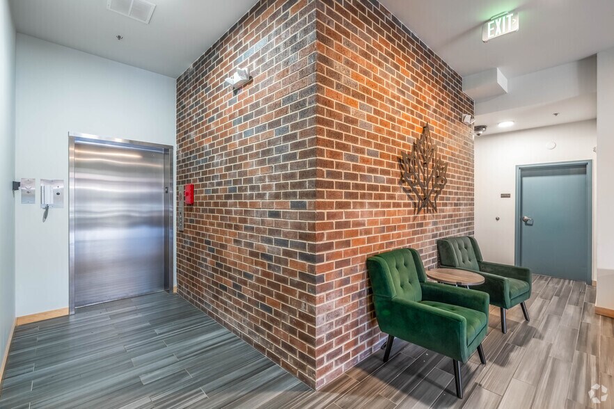 More Photos Of 8829 Roosevelt Way NE, Seattle Apartments For Lease