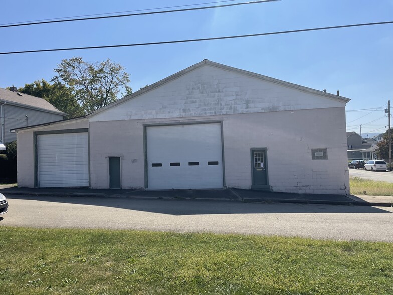 Primary Photo Of 40 W Monroe St, Latrobe Warehouse For Lease