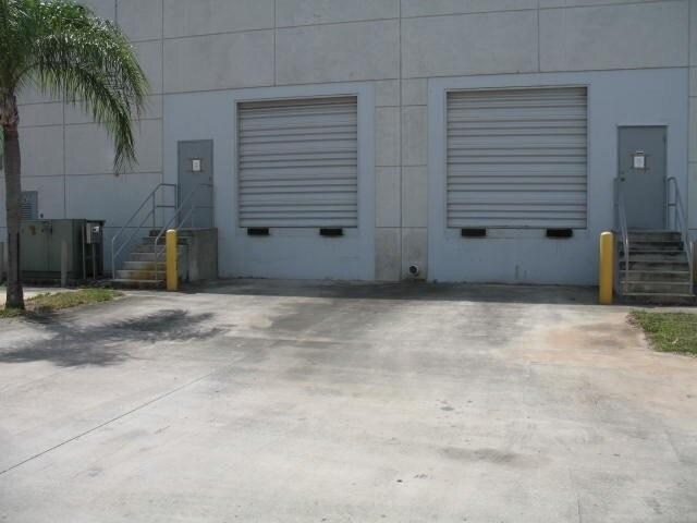 More Photos Of 700-710 S Military Trl, Deerfield Beach Warehouse For Lease