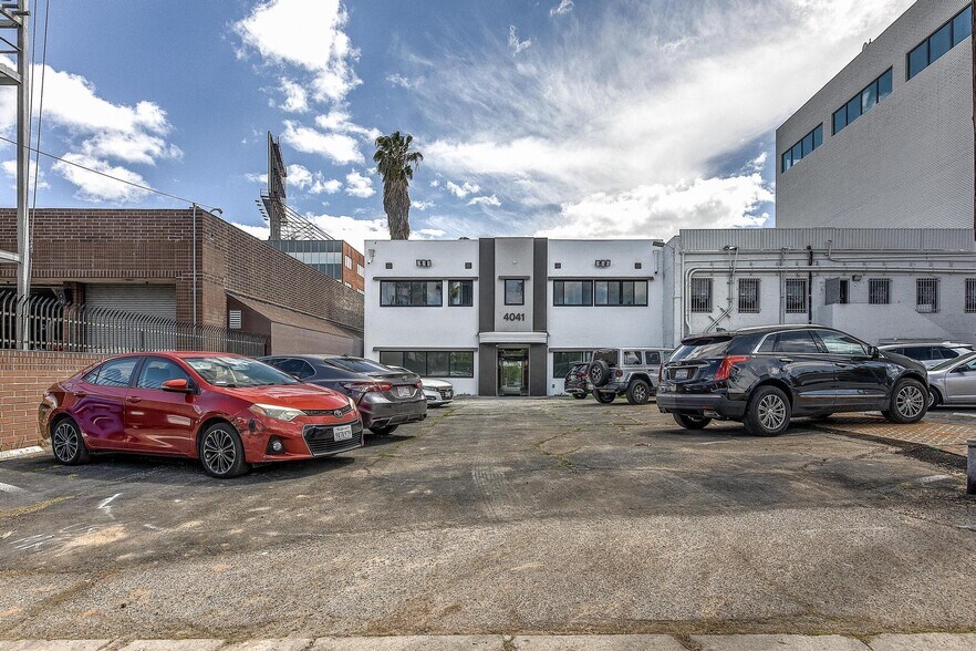 More Photos Of 4041 Wilshire Blvd, Los Angeles Office For Lease