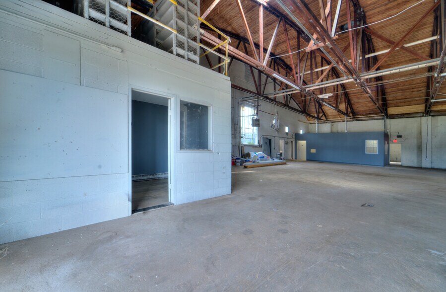 More Photos Of 110 McCauley Dr, Timberville Warehouse For Sale