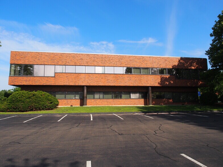 Primary Photo Of 100 S Shore Dr, East Haven Medical For Lease