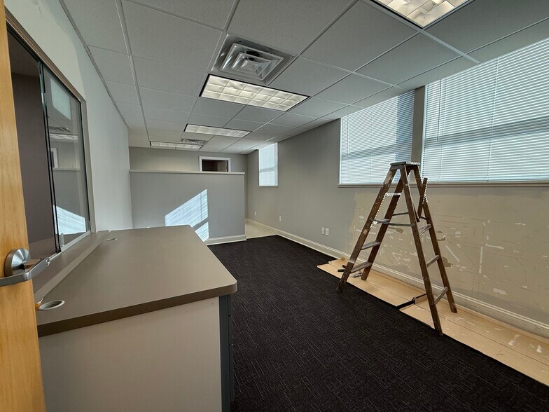 More Photos Of 121 Lincoln St, Worcester Healthcare For Lease