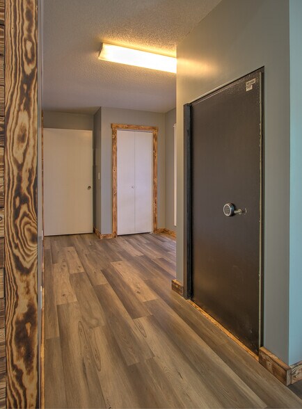 More Photos Of 111 4th Ave, Pease Flex For Sale