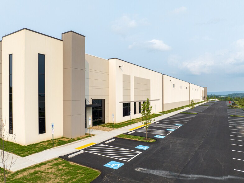 More Photos Of 744 Excel Dr, Hunker Warehouse For Lease