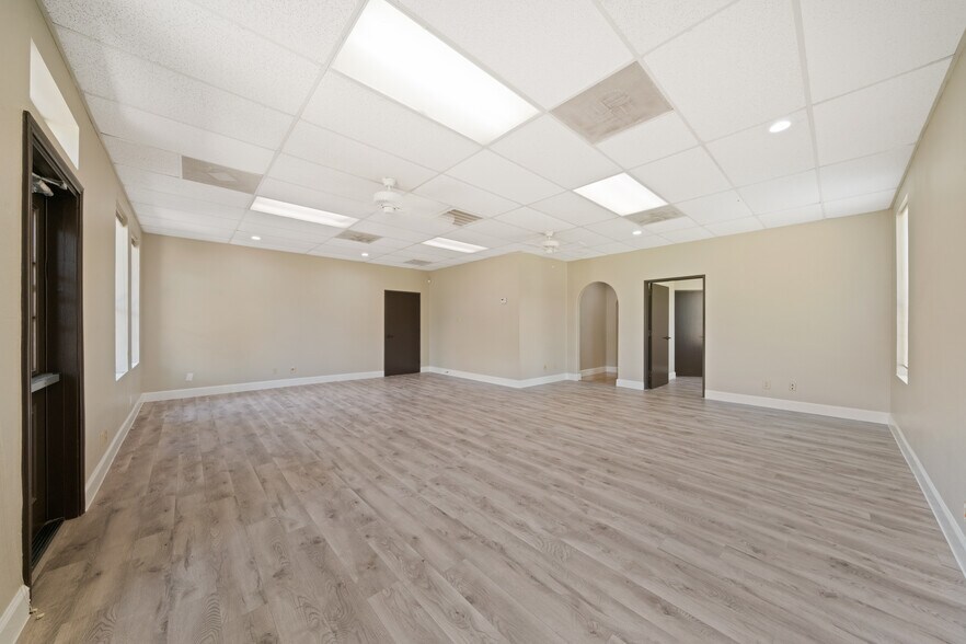 More Photos Of 8627 Cinnamon Creek Dr, San Antonio Office For Sale