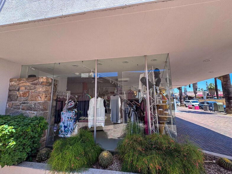 More Photos Of 100-139 S Palm Canyon Dr, Palm Springs Storefront Retail Office For Lease