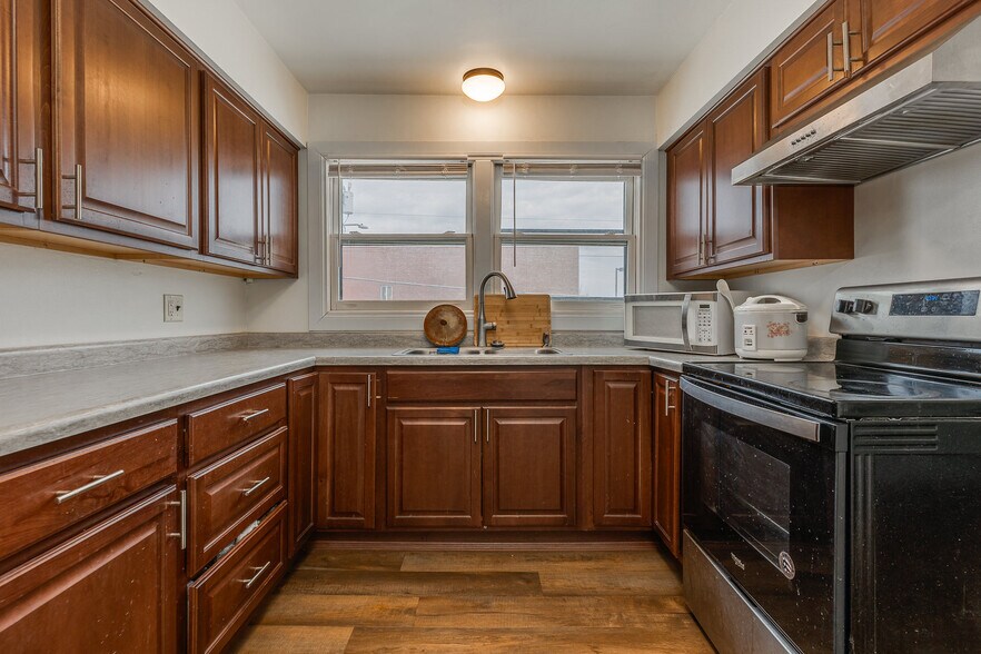 More Photos Of 831 Michigan Ave, Sheboygan Healthcare For Sale