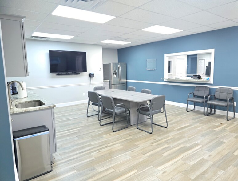 More Photos Of 178 Lancaster Ave, Malvern Storefront For Lease