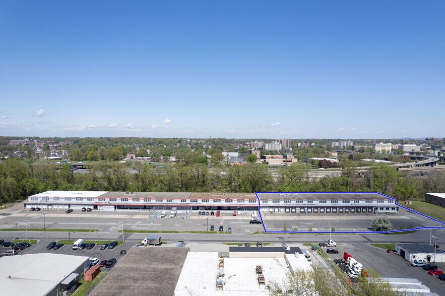 More Photos Of 87-147 Avocado St, Springfield Distribution For Sale