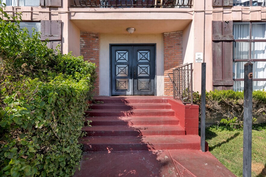 More Photos Of 729 Raleigh St, Glendale Apartments For Sale