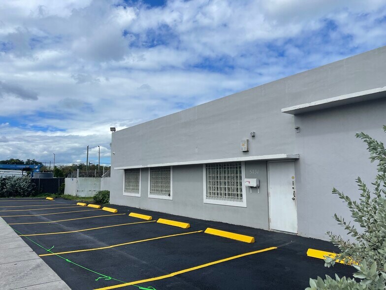 More Photos Of 5731 SW 23rd St, West Park Auto Repair For Lease