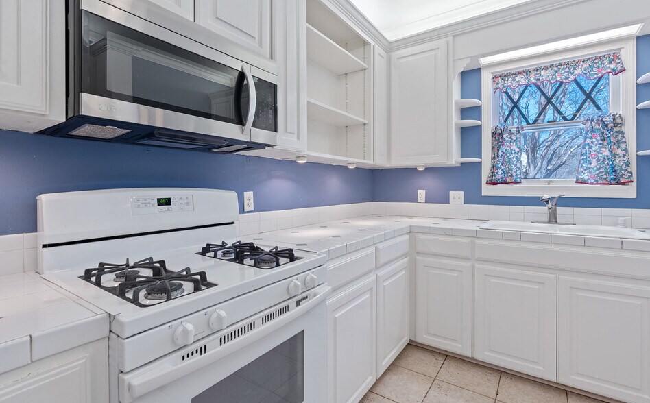 More Photos Of 762 S Guadalupe St, Lockhart Specialty For Sale