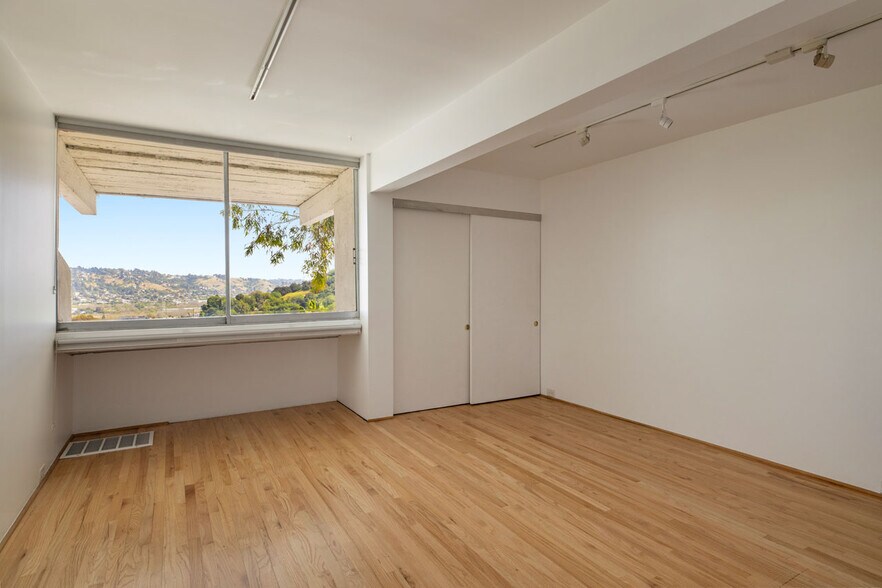 More Photos Of 2330 Silver Ridge Ave, Los Angeles Apartments For Sale