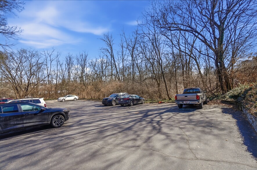 More Photos Of 2406 Auburn Ave, Cincinnati Office Residential For Sale