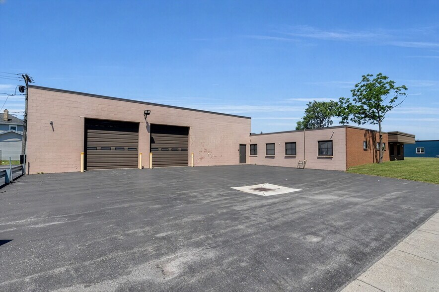 More Photos Of 1783 Kenmore Ave, Kenmore Warehouse For Sale