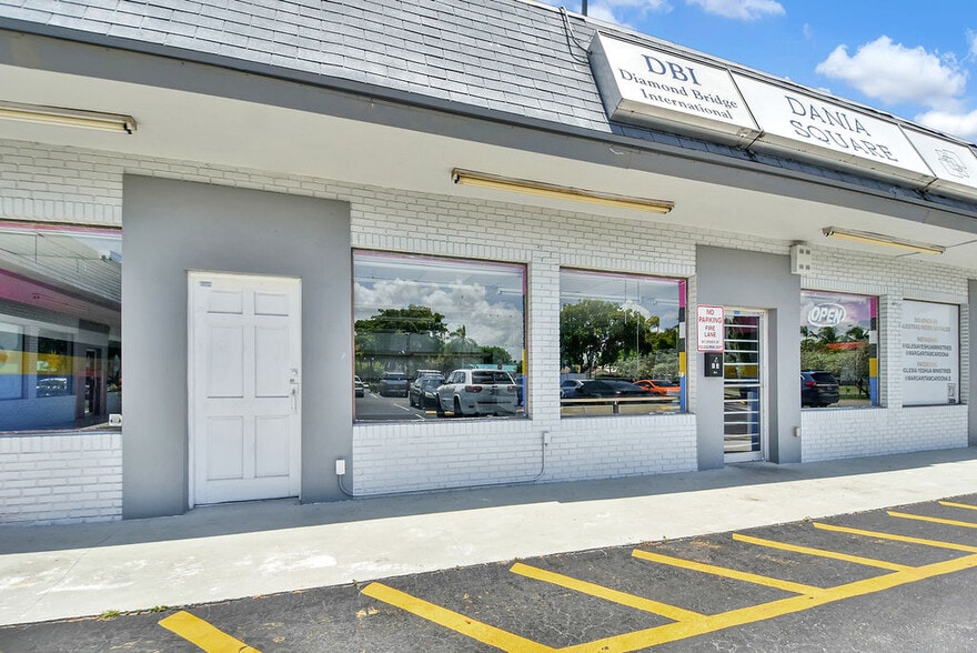 More Photos Of 265 S Federal Hwy, Dania Beach Storefront For Lease