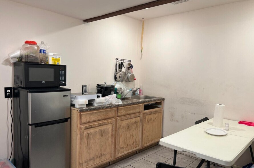 More Photos Of 17 Prospect Ave, Albany Light Distribution For Sale