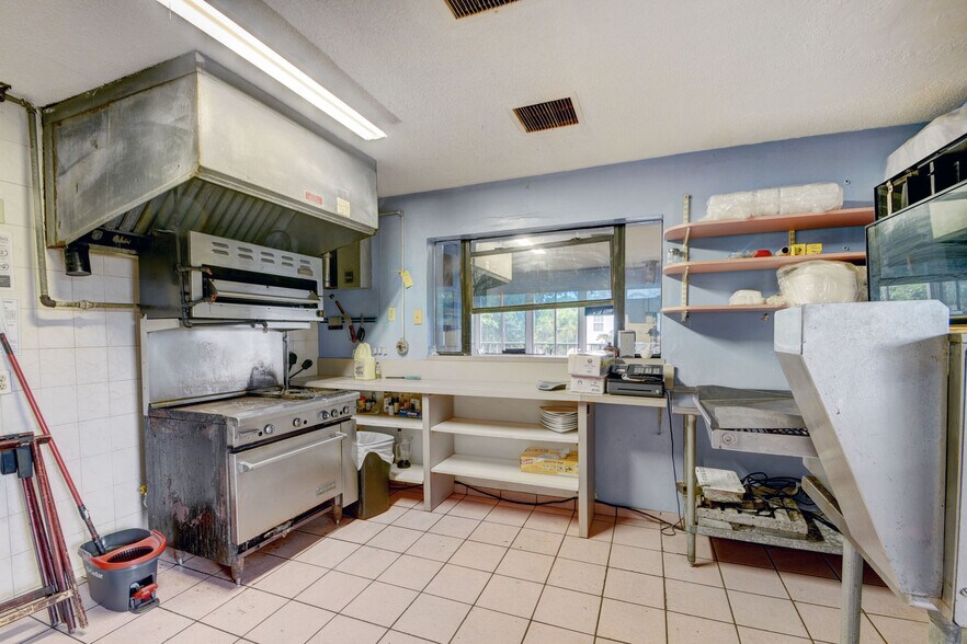 More Photos Of 901 S Federal Hwy, Lake Worth Hotel For Sale