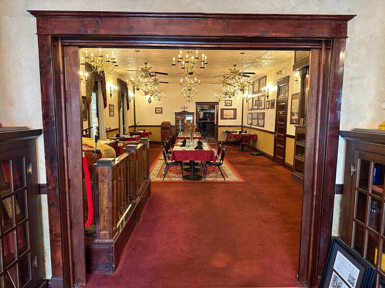 More Photos Of 211 W Kansas St, Crofton Hotel For Sale