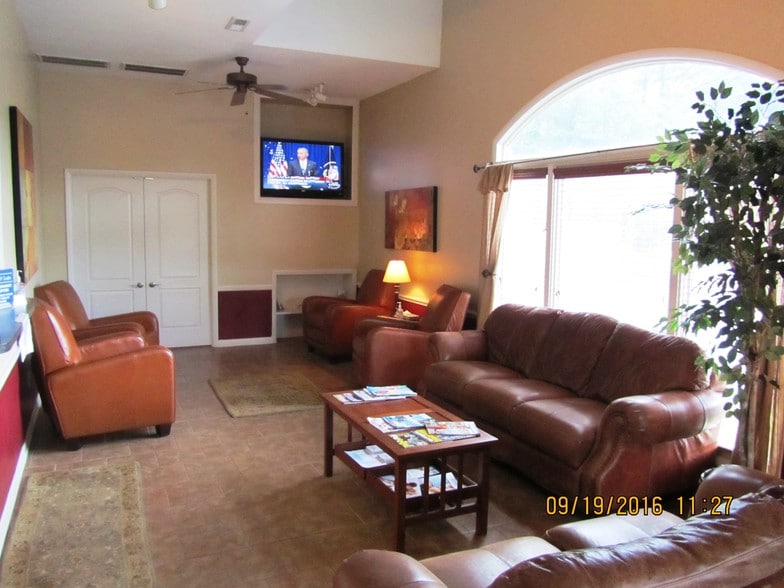 More Photos Of 704 Keystone Ct, Fayetteville Medical For Lease