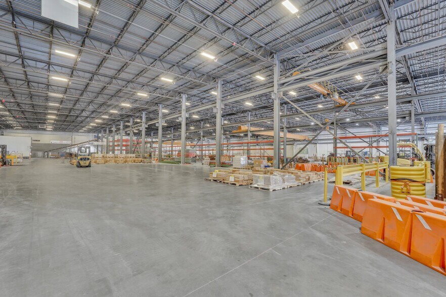 More Photos Of 1 Ceasarstone Dr, Richmond Hill Manufacturing For Sale