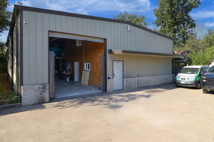 More Photos Of 305 Victor St, Austin Warehouse For Sale