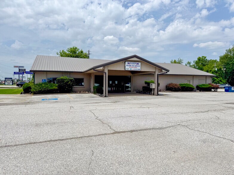 More Photos Of 1860 W Sunset Ave, Springdale Freestanding For Sale