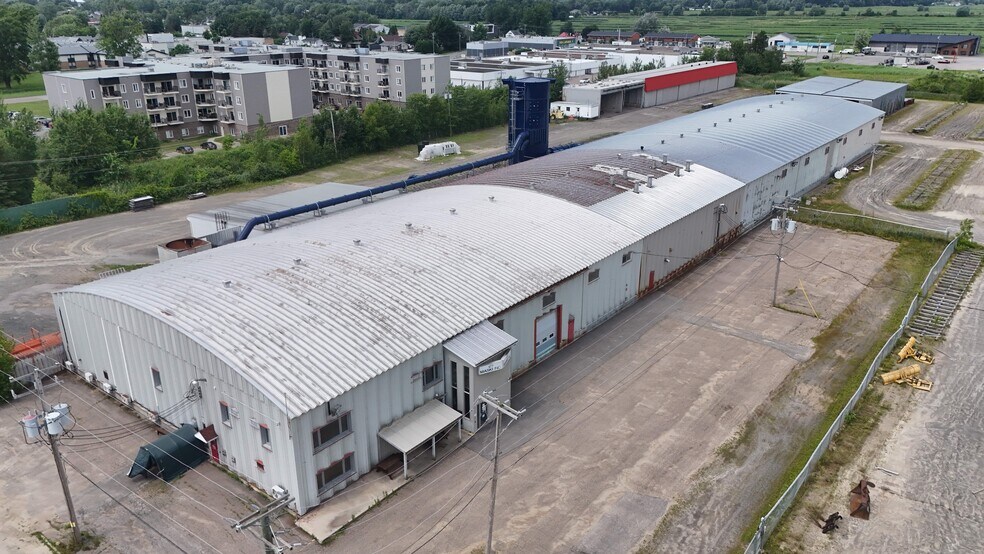 More Photos Of 50 Av 10E, Louiseville Industrial For Lease