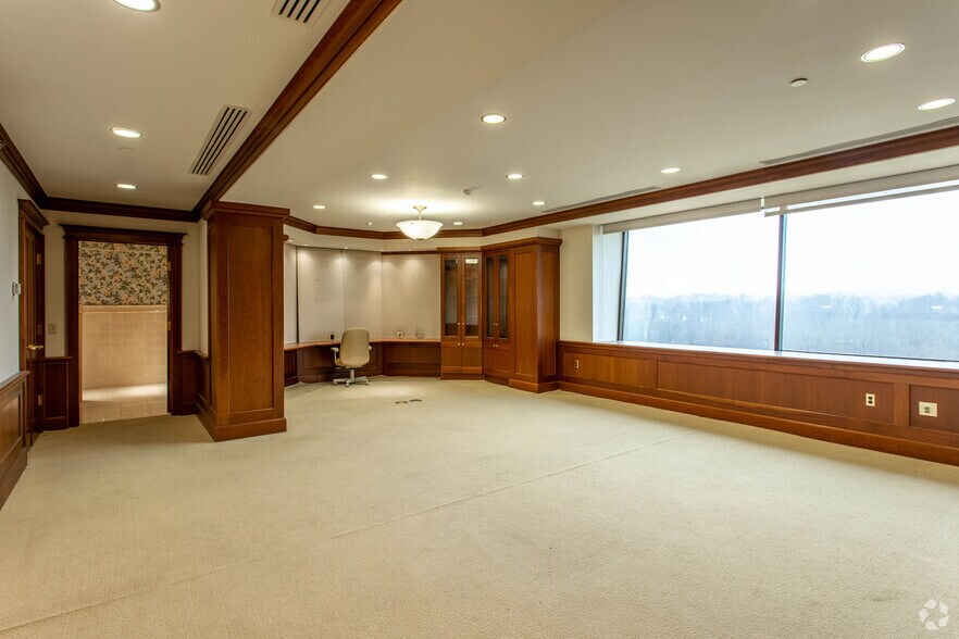 More Photos Of 1500 E Main St, Newark Office For Sale