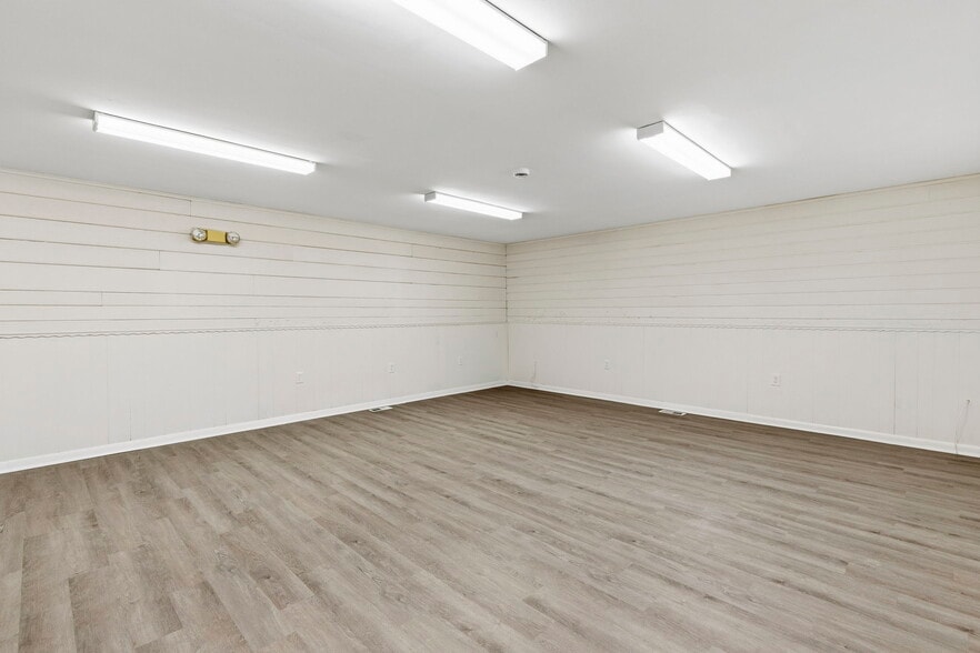More Photos Of 1100 Calvary Rd, Churchville Flex For Lease