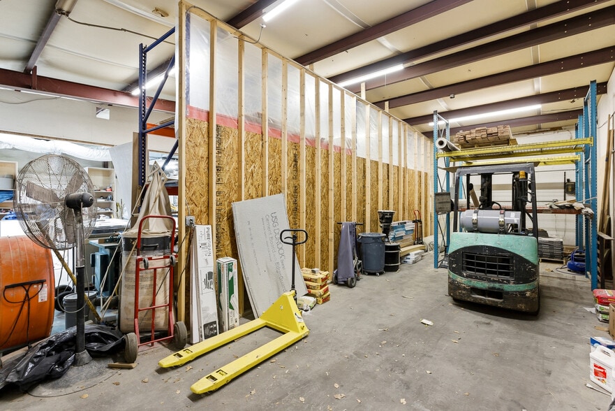 More Photos Of 961 Shallowford Rd NE, Kennesaw Warehouse For Sale