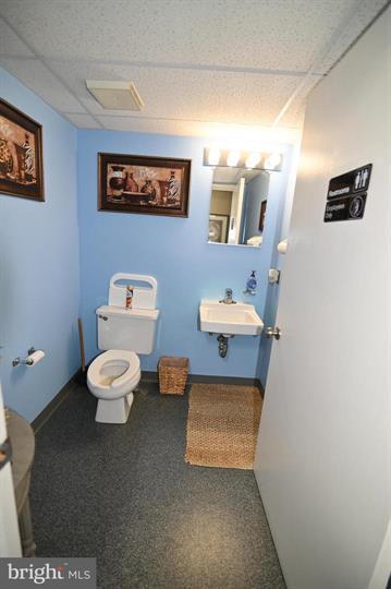 More Photos Of 605 Post Office Rd, Waldorf Medical For Sale